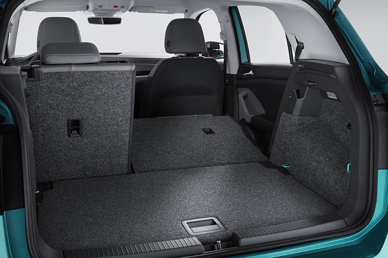 Praktisch: Der Kofferraum fällt größer aus als im Polo. Vorbildlich: Die Rücksitzbank ist um 14 Zentiemeter längs verschiebbar. Schade: Eine Durchladefunktion gibt es nicht