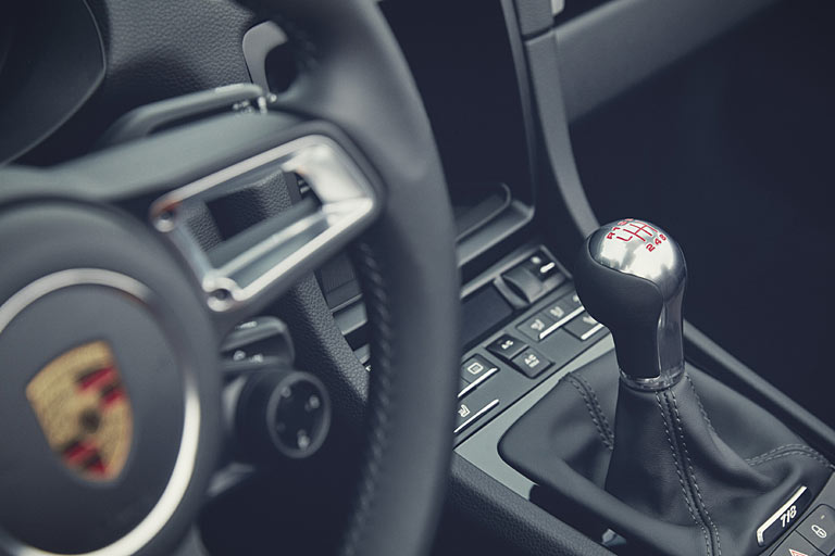 ... der Verzicht aufs Entertainment-System. Wem die paar Kilo egal sind, bekommt das PCM-Modul aber ohne Aufpreis