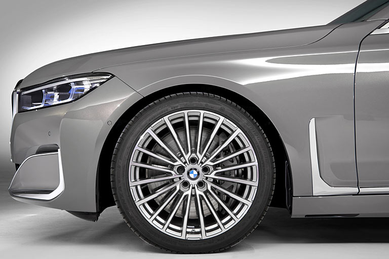 Die sog. &raquo;Air Breather&laquo; in der vorderen Seitenwand sind größer als bisher und stehen nun vertikal