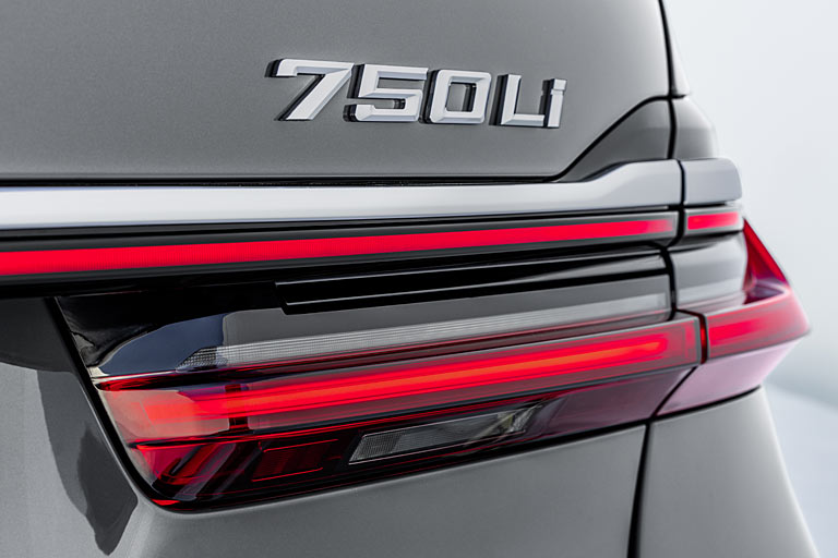 Ähnlich wie neuerdings auch bei Audi mag man das Design aber im Detail für überzeichnet halten