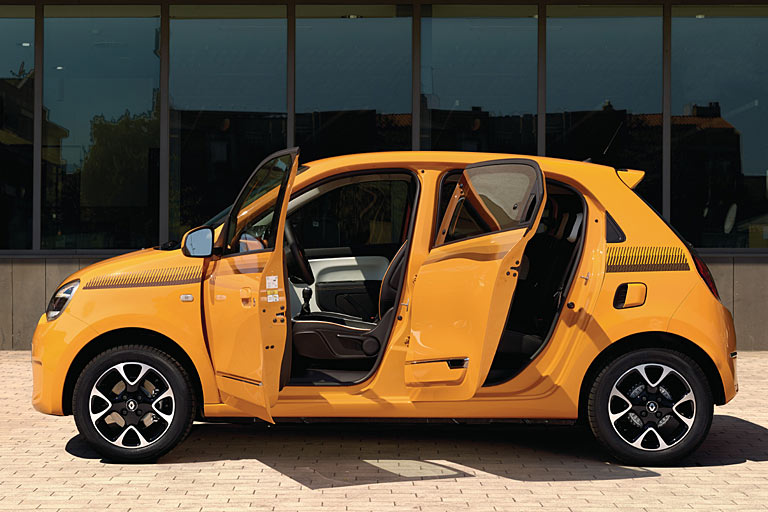 Die Seitenlinie bleibt Facelift-typsich unverändert, sieht man einmal &raquo;