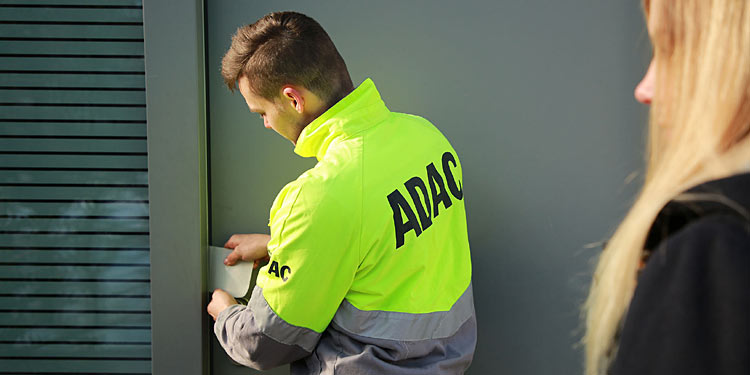 ADAC bietet Schlüsselnotdienst zum Festpreis