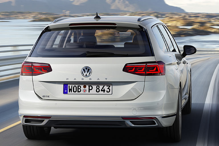 Von hinten gibt sich der GTE (Systemleistung 218 PS) nur am Schriftzug zu erkennen