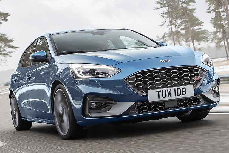 Ford lässt Focus-Fans das Wasser im Mund zusammenlaufen: Gestatten, das ist der neue Focus ST. Als Benziner leistet er nunmehr satte 280 PS