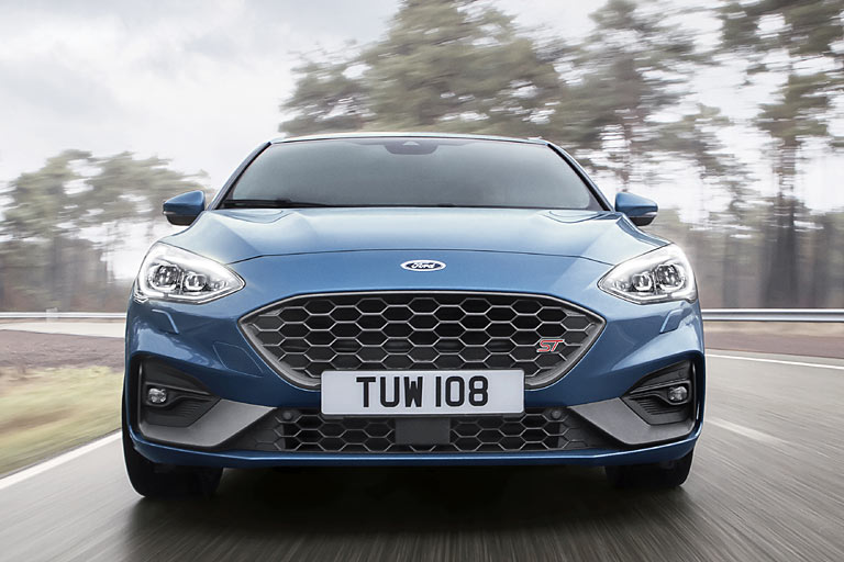 Der optische Auftritt ist natürlich sportlicher als bei den schwächeren Brüdern, bleibt aber einigermaßen zurückhaltend