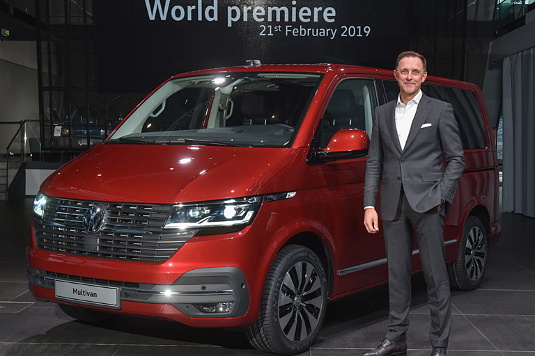 Zurück zum neuen, hier noch einmal ohne Bicolor-Look. Thomas Sedran ist neuerdings Chef von VWN, zuvor war er VWs Chefstratege und Opel-Interims-Chef