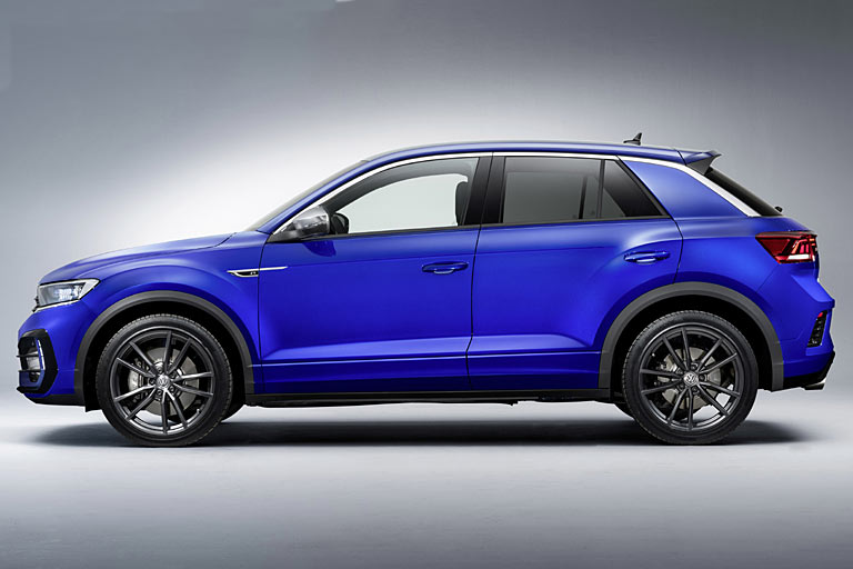 Mattgraue Spiegelkappen und leicht ausgestellte Radhäuser gehören ebenfalls zum R-Design