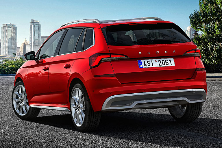 Wo man bisher so auf die C-Signatur der Leuchten bedacht war, gibt es nun eine neue Form. Schön: Doppelblinker, die auf Wunsch ebenso wie vorne auch animiert sind