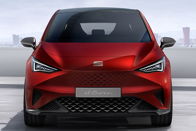 Einen klassischen Kühlergrill gibt es nicht. Insgesamt wurde auch wegen der Reichweite stark auf die Aerodynamik geachtet