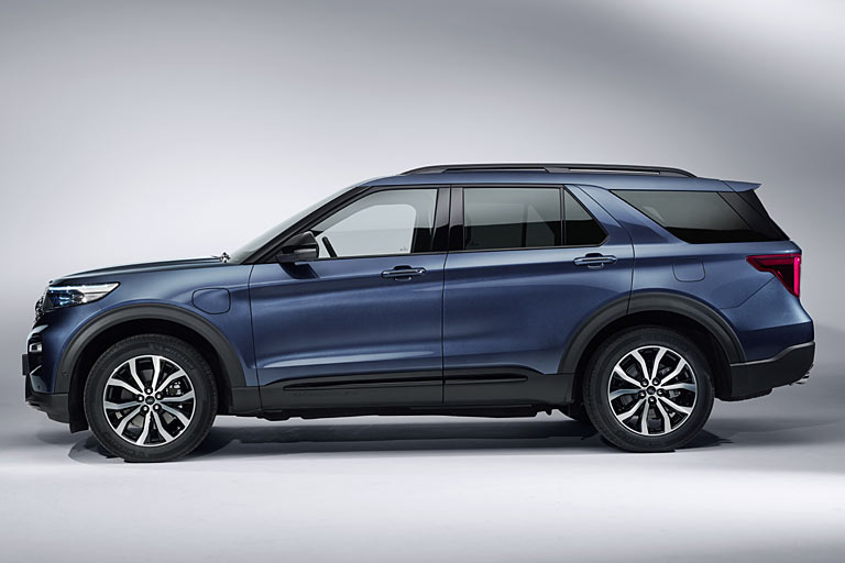 Mit 5,05 Meter Länge und 1,78 Meter Höhe ist ein großer Wagen entstanden. A-, B- und D-, nicht aber die C-Säule sind schwarz ausgeführt