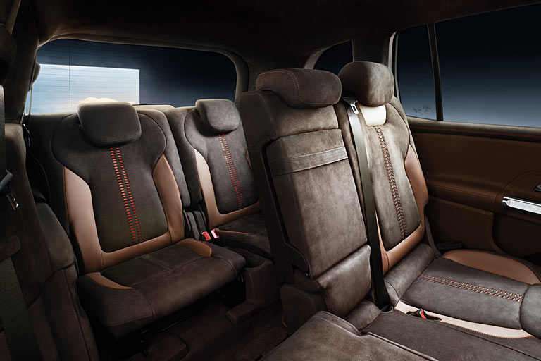 Der GLB ist als Siebensitzer erhältlich. Die Sitzbank in Reihe 2 ist verschiebbar und ihre Lehne in der Neigung verstellbar