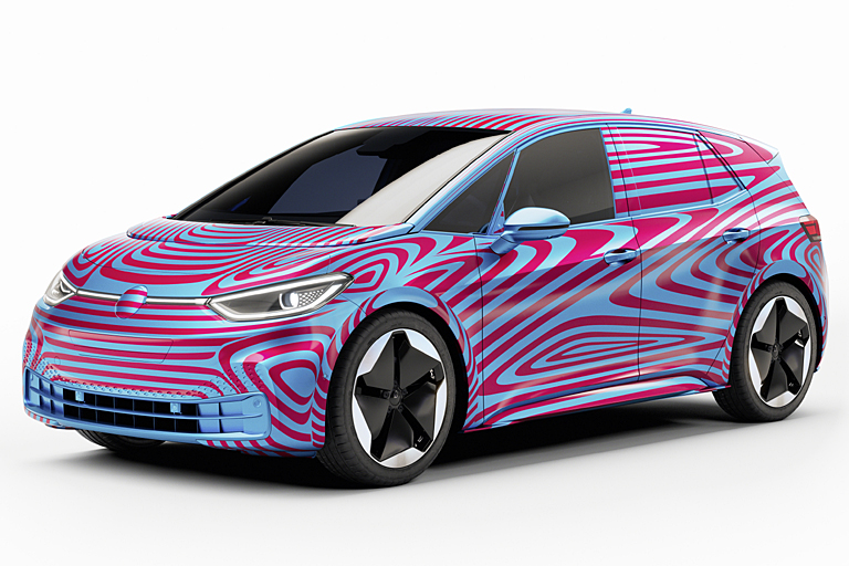 Das Grund-Layout mit langem Radstand und vorversetzter Kabine mit großem Fenster hinter der A-Säule bleibt bestehen, die hinten angeschlagenen Fondtüren und die versenkten Türgriffe von der Studie dagegen nicht