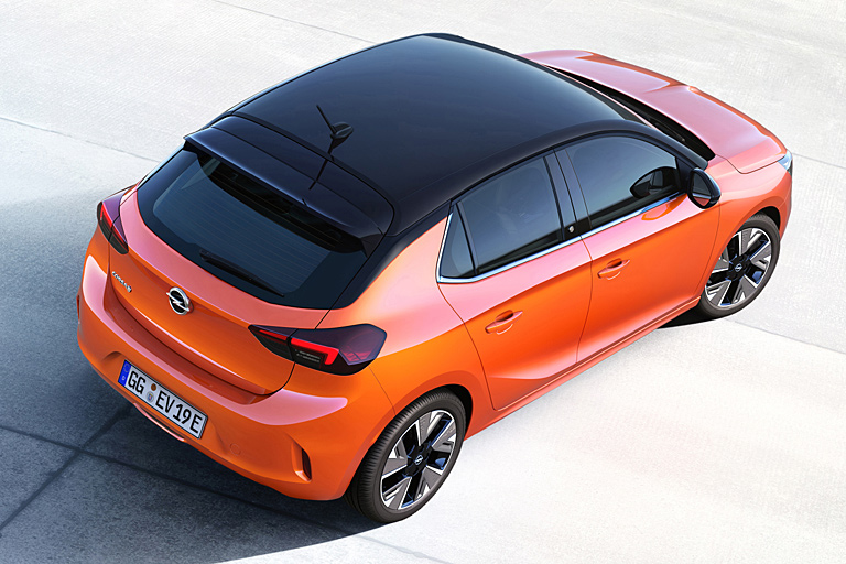 Der neue Corsa ist länger und breiter, aber niedriger als der bisherige. Der Radstand wächst stärker als die Karosserie