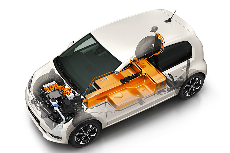 Der kleine Stromer ist ein gutes Beispiel dafür, dass es für E-Mobilität nicht zwingend einer eigenen Plattform bedarf. Gegenüber dem ausgelaufenen VW e-Up gibt es eine doppelt so ausdauernde Batterie (36,8 kWh)