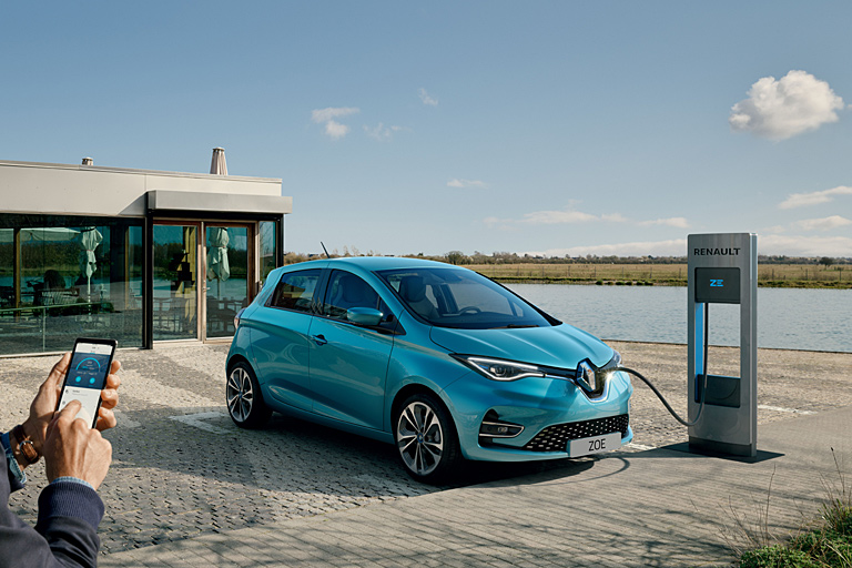 Zur Auffrischung gehört auch eine größere Batterie mit entsprechend gestiegener Reichweite und die Möglichkeit zum Gleichstrom-Laden