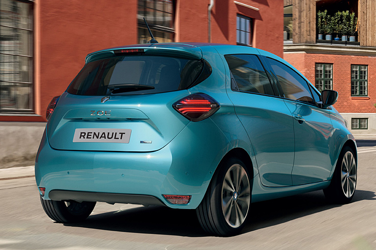 Die zentrale Abdeckleiste am Heck hätte man in Rente schicken sollen. Neu sind nur die Leuchten