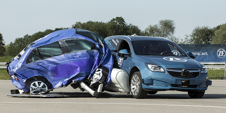 Sicherheit: ZF zeigt Außen-Airbag