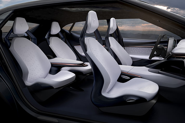 Im Übrigen ist der Innenraum so gestaltet wie Innenräume bei solcherart Studien gestaltet sind