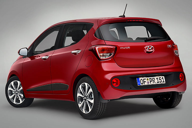 Der bisherige i10 war dezenter gezeichnet und leistete sich noch zwei Rückfahrleuchten, was schöner, sicherer und praktischer ist