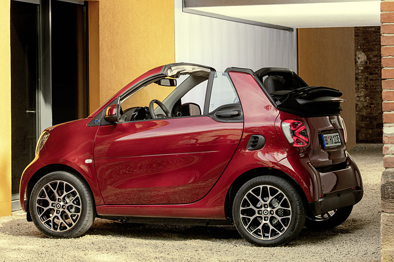 Es gibt außerdem neue Farben und Räderdesigns, jedoch weder Spiegelblinker noch schickere Türgriffe