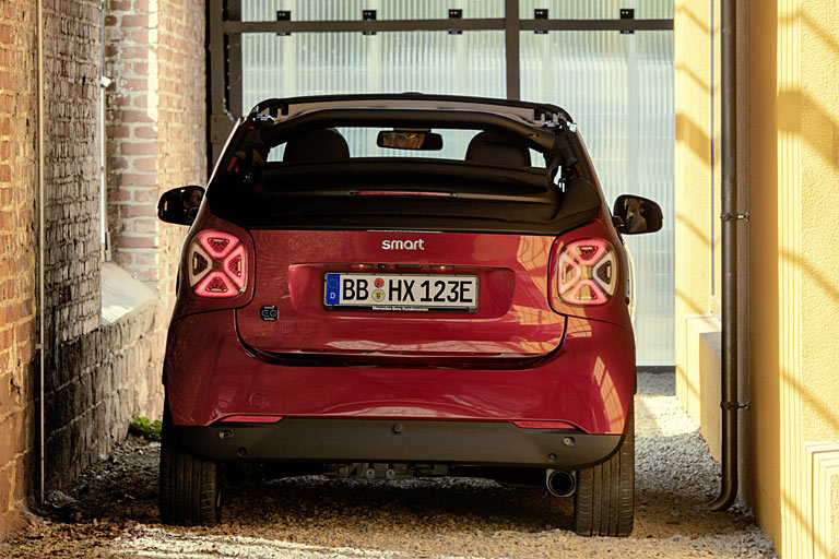 Sie sind jetzt optional mit Voll-LED-Technik bestückt und zeigen vier Dreiecke