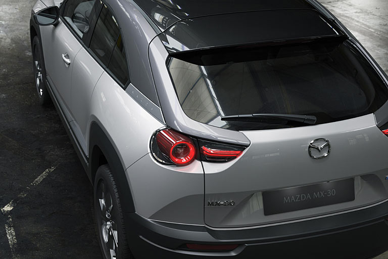 Mazda fabuliert hinsichtlich des Designs vom Weniger-ist-mehr-Prinzip, hat aber viel Mühe auf das Gegenteil verwendet: Der MX-30 wirkt etwas overstyled