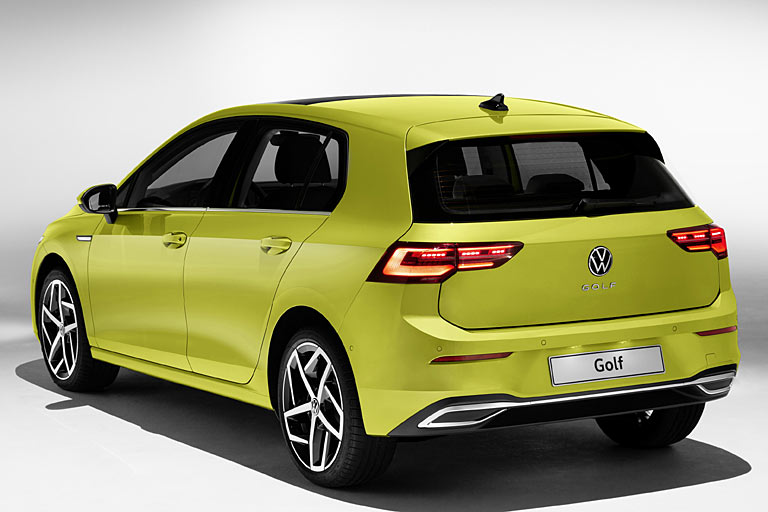 Die Navi-Antenne haben jetzt alle, weil die Navi-Funktion nachträglich freischaltbar ist. Ärgerlich: Kein Mensch benutzt das Türschloss, doch die Abdeckung spart VW nach über einem Jahrzehnt wieder ein