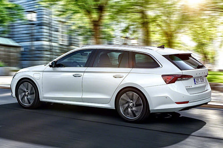 ... und als Kombi. Wenn Škoda bei der Preisgestaltung nicht übers Ziel hinausschießt, ist der Erfolg der Baureihe vorprogrammiert