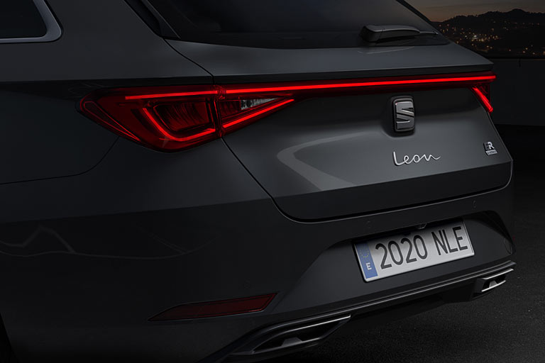 Sowohl die Lichtleiste als auch die Voll-LED-Ausführung der Heckleuchten lässt sich Seat extra bezahlen. Weitere Fotos folgen am Donnerstag
