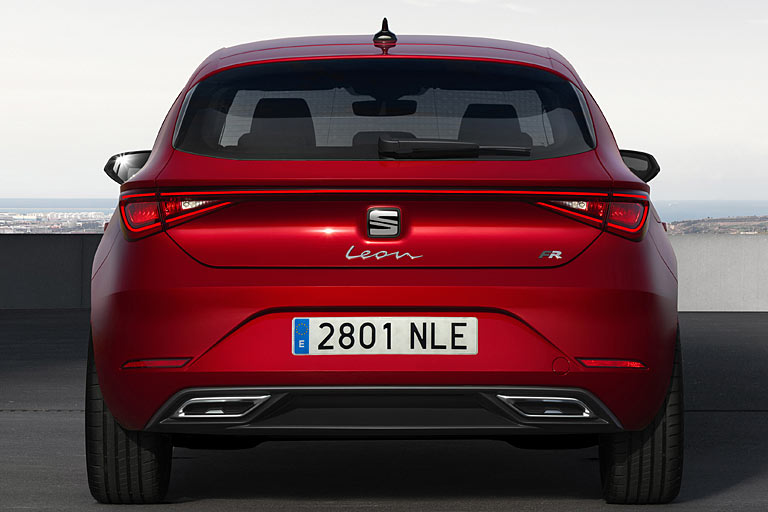 Wesentliches Merkmal ist aber das &ndash; optionale &ndash; durchgehende Leuchtband und der nun in Schreibschrift gesetzte, arg groß wirkende Modellschriftzug