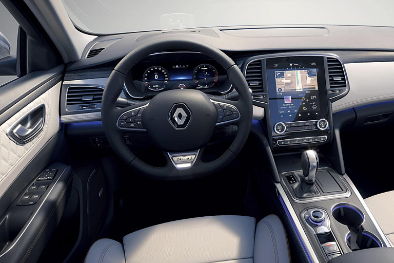 Das Navi wird moderner, sein Bildschirm wächst von 8,7 auf 9,2 Zoll. Neu eingeführt oder verbessert hat Renault diverse Assistenten