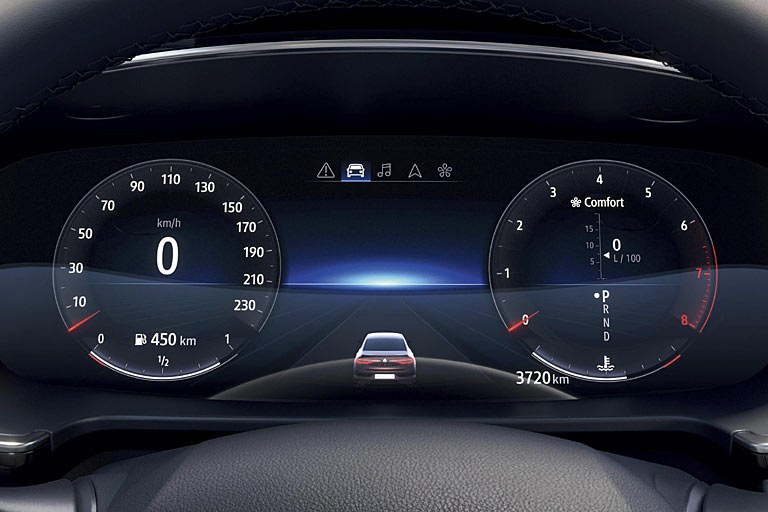 Das Kombiinstrument ist fortan in den besseren Modellen digital ausgeführt. Die Größe beträgt 10,2 Zoll, die Grafik ist hinreichend schlicht