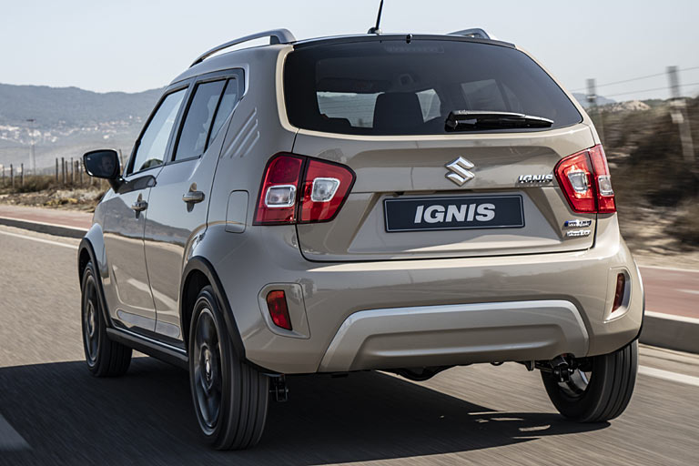 Auch am Heck kommt eine neue Stoßstange zum Einsatz