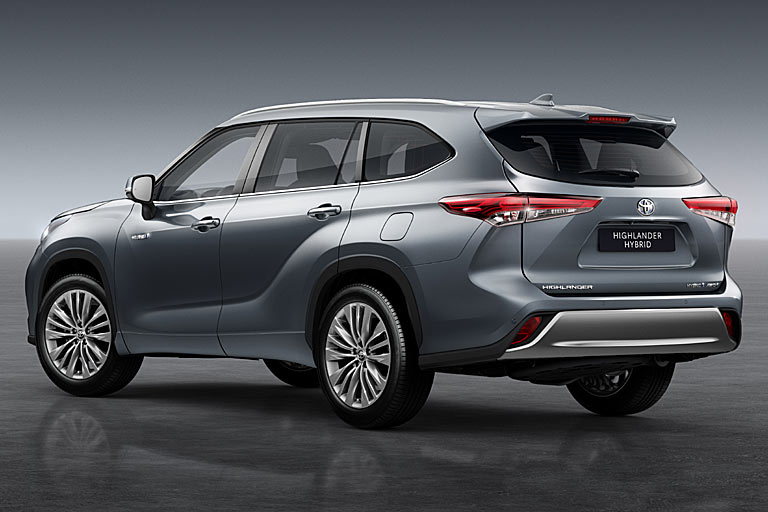 Das gilt auch für die Seiten- und Heckansicht: Das Auto ist an Beliebigkeit kaum zu übertreffen