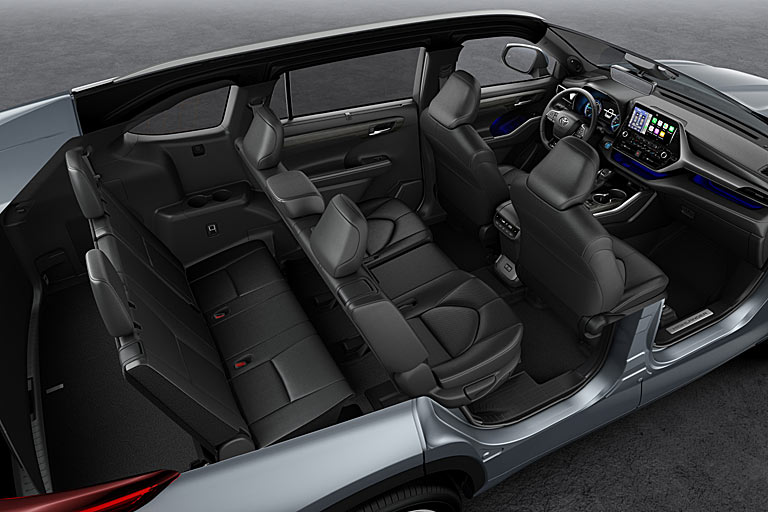 Auf 4,95 Metern finden bis zu sieben Personen Platz. Reihe 2 ist verschiebbar. Das maximale Ladevolumen beträgt gut 1.900 Liter