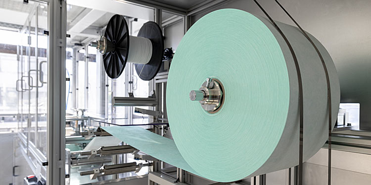 Mercedes macht Masken