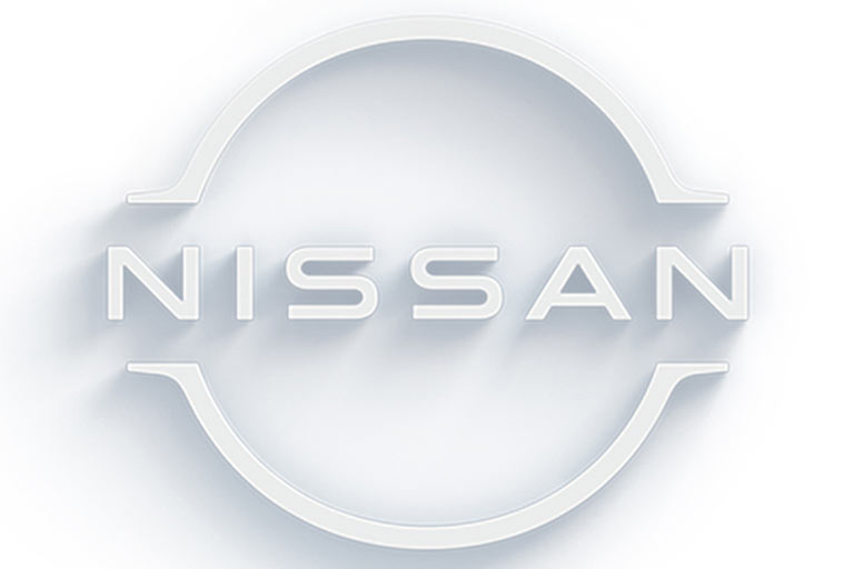 Der Autobauer beschränkt sich aber nicht auf eine Variante, sondern nutzt zusätzlich auch diese 3D-angehauchte Ausführung mit Schatteneffekt sowie &raquo;