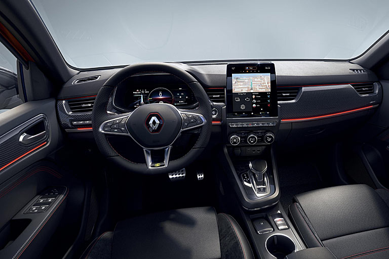 Ordentlich gemacht, aber nicht so, dass es das unbedingte Haben-wollen-Gefühl auslöst: Das Interieur ist schlicht und teilweise etwas lieblos (horizontale Türgriffe) umgesetzt