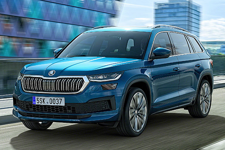 ... einem hexagonalen und steiler stehenden Kühlergrill und eine modifizierte Frontschürze. Die Bilder zeigen das luxuriöse L&K-Modell