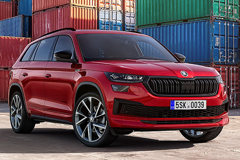 ... trägt vorne aber einen schwarzen Kühlergrill