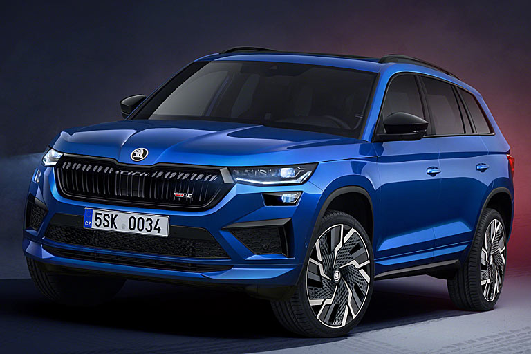 Das Topmodell RS hat eine leicht abgewandelte Schürze und serienmäßig dieses Räderdesign