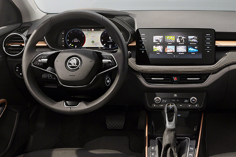 Zahlreiche Komfort-Extras wie Lenkrad- und Frontscheibenheizung sowie eine Zwei-Zonen-Klimaautomatik sind neu im Options-Programm. Sogar Seitenairbags hinten sind lieferbar