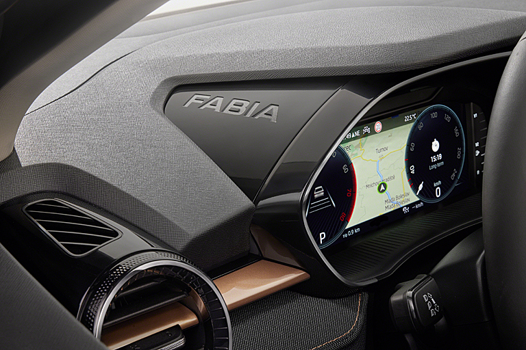 Auch die digitalen Instrumente &ndash; mit 10,25 Zoll nicht kleiner als im Superb &ndash; halten Einzug. Das Auge fällt auch auf schickere seitliche Luftduschen und ungewohnt platzierte Modellschriftzüge