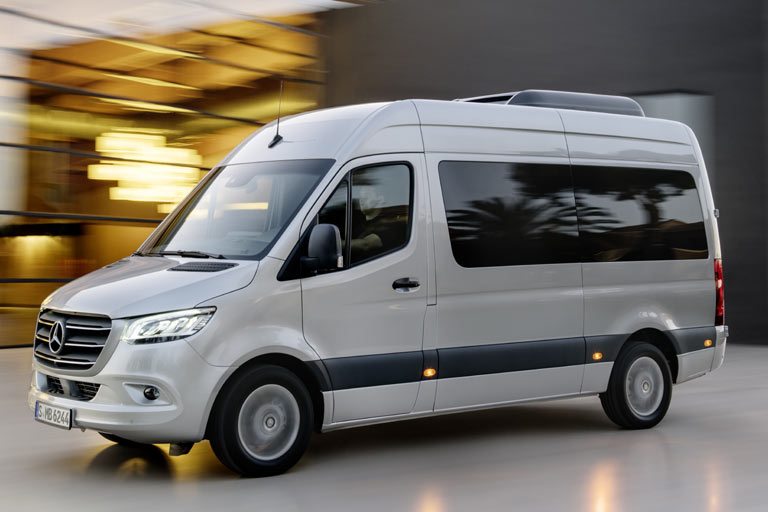 Auch die Neun-Gang-Automatik hält Einzug. Optisch bleibt der Sprinter unverändert