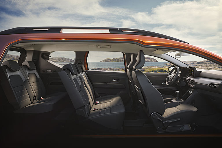 Auf Wunsch fährt der Jogger mit zwei Einzelsitzen in Reihe 3 vor