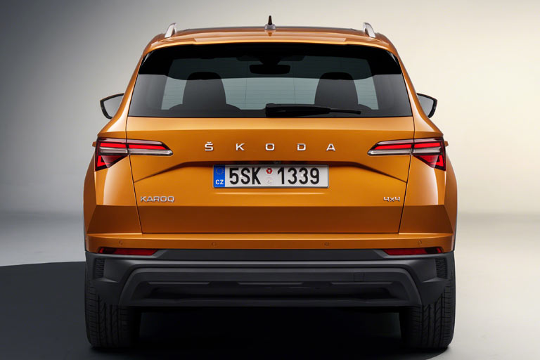 ... äußeren Bereich viel kleiner und schicker als bisher. Dazu kommt ein vergrößerter Dachkantenspoiler mit einer Audi-inspirierten &raquo;Delle&laquo; und breiterer, schöner integrierter Bremsleuchte