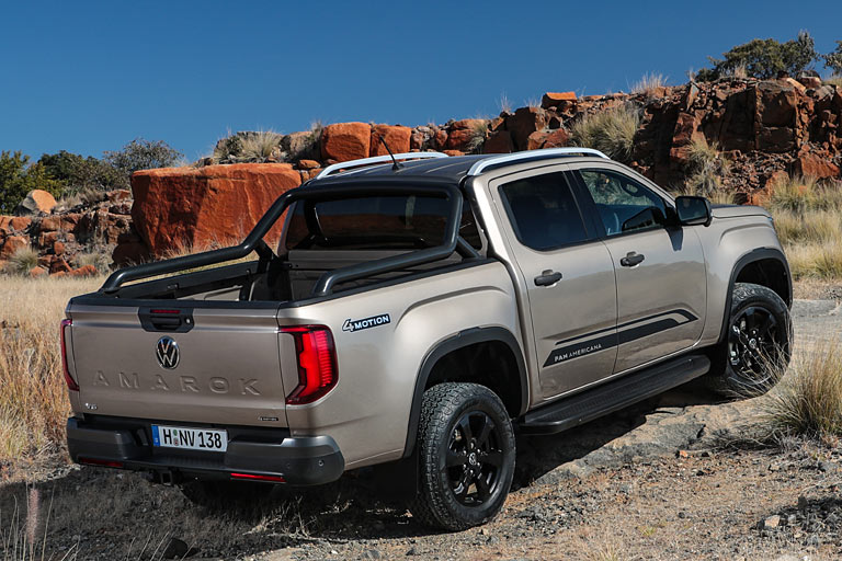 Den Amarok II gibt es hierzulande nur mit DoubleCab, mit Diesel und mit Allradantrieb. Die besseren Varianten haben eine Zehngang-Automatik von Ford