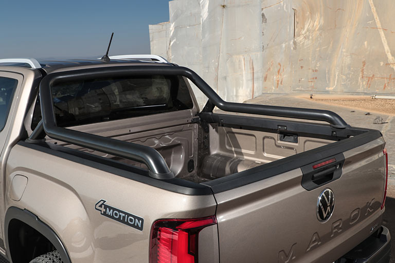 Der PanAmericana kommt mit einer anderen &raquo;Stylingbar&laquo; und mit unverkleidetem Laderaum. Die lange Antenne ist Standard