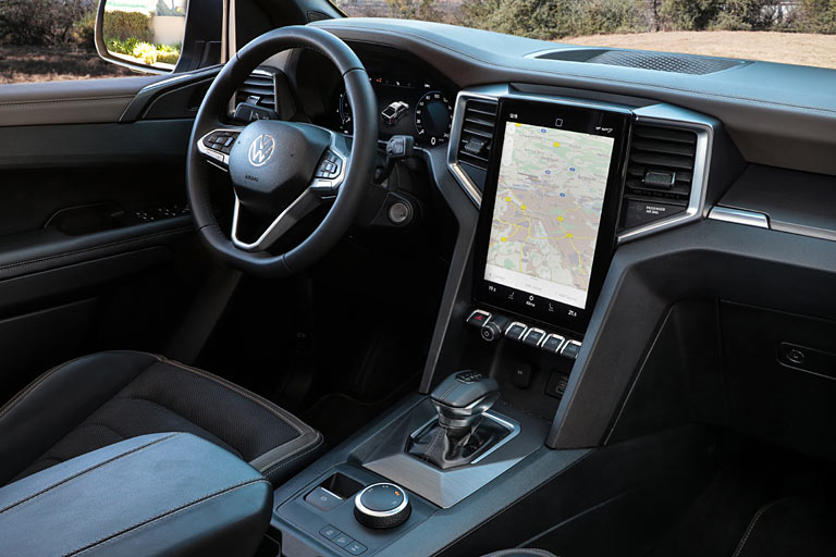 Der Innenraum ist angesichts der gruseligen allgemeinen VW-Politik erstaunlich funktional und symmetrisch ausgefallen, außerdem sliderfrei und mit bis zu zwölf Zoll großen Displays