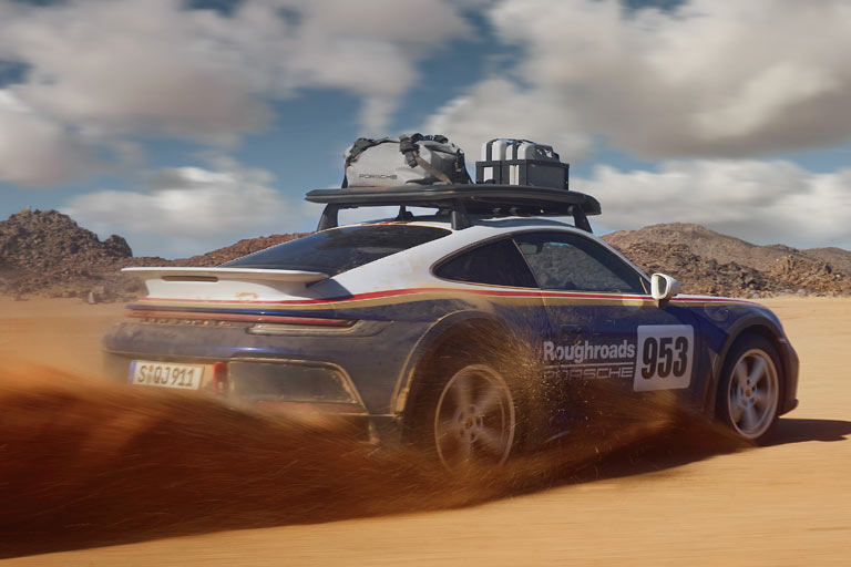 480-Biturbo-PS beschleunigen den wüsten Wagen, äh Wüsten-Wagen, in 3,4 Sekunden auf 100 Sachen, allerdings eher nicht auf Wüstensand trotz der speziellen Rallye-Launch-Control